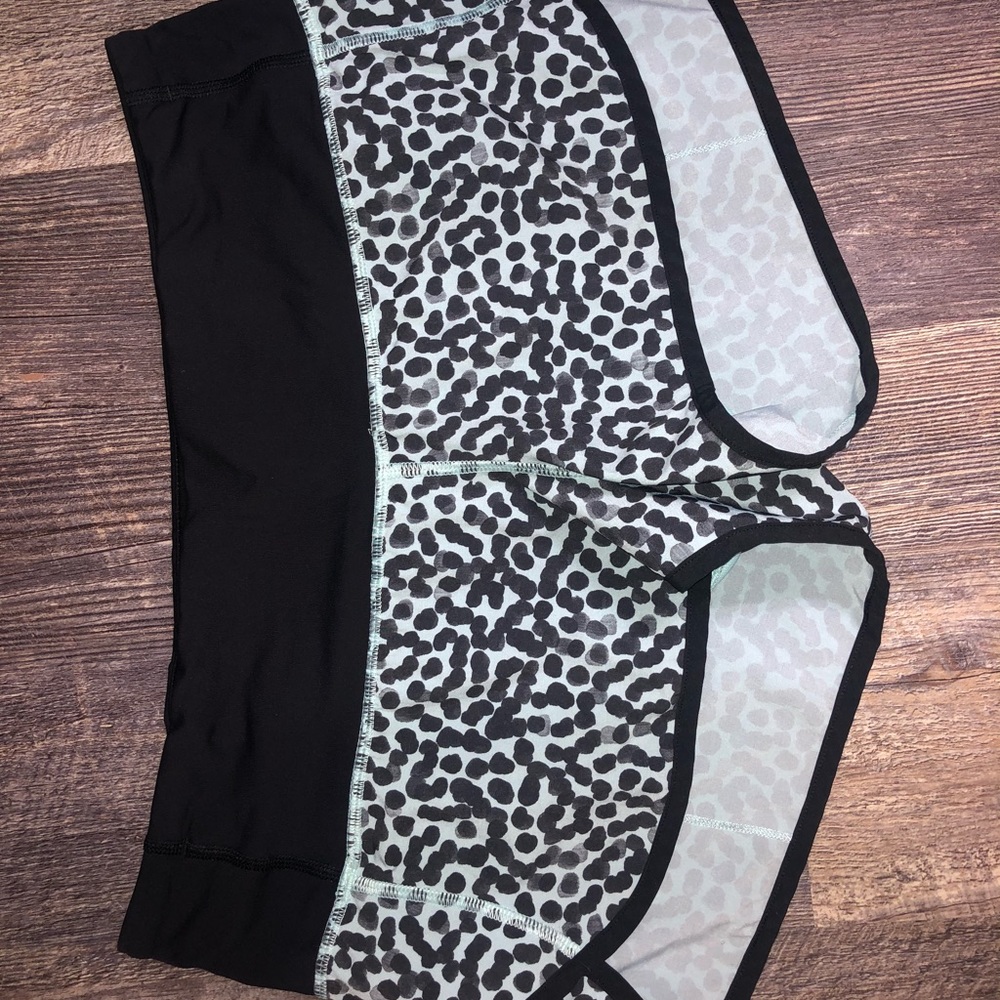 Lululemon speed shorts 2.5 aqua with black dots